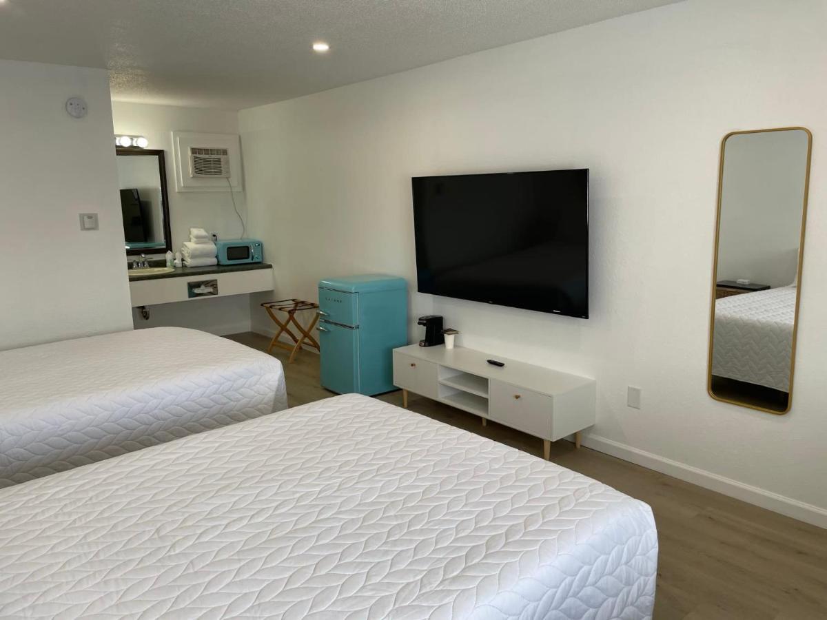 Poolside Double Rooms Lake City 外观 照片